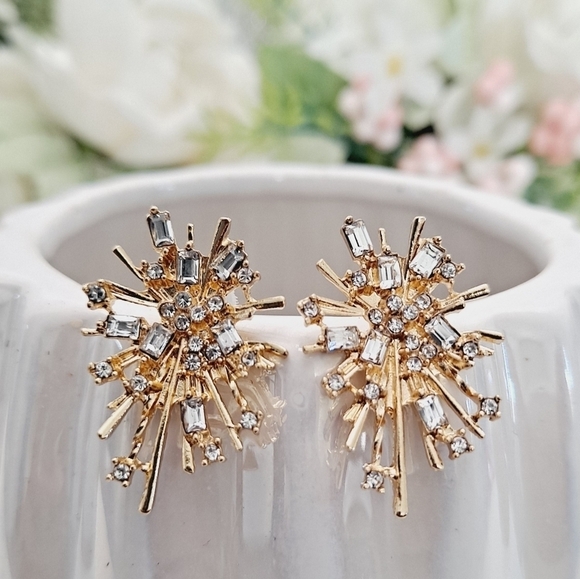 💖 2/$30 Gold tone Fireworks small rhinestone stud party sparkly light earrings - Picture 16 of 16